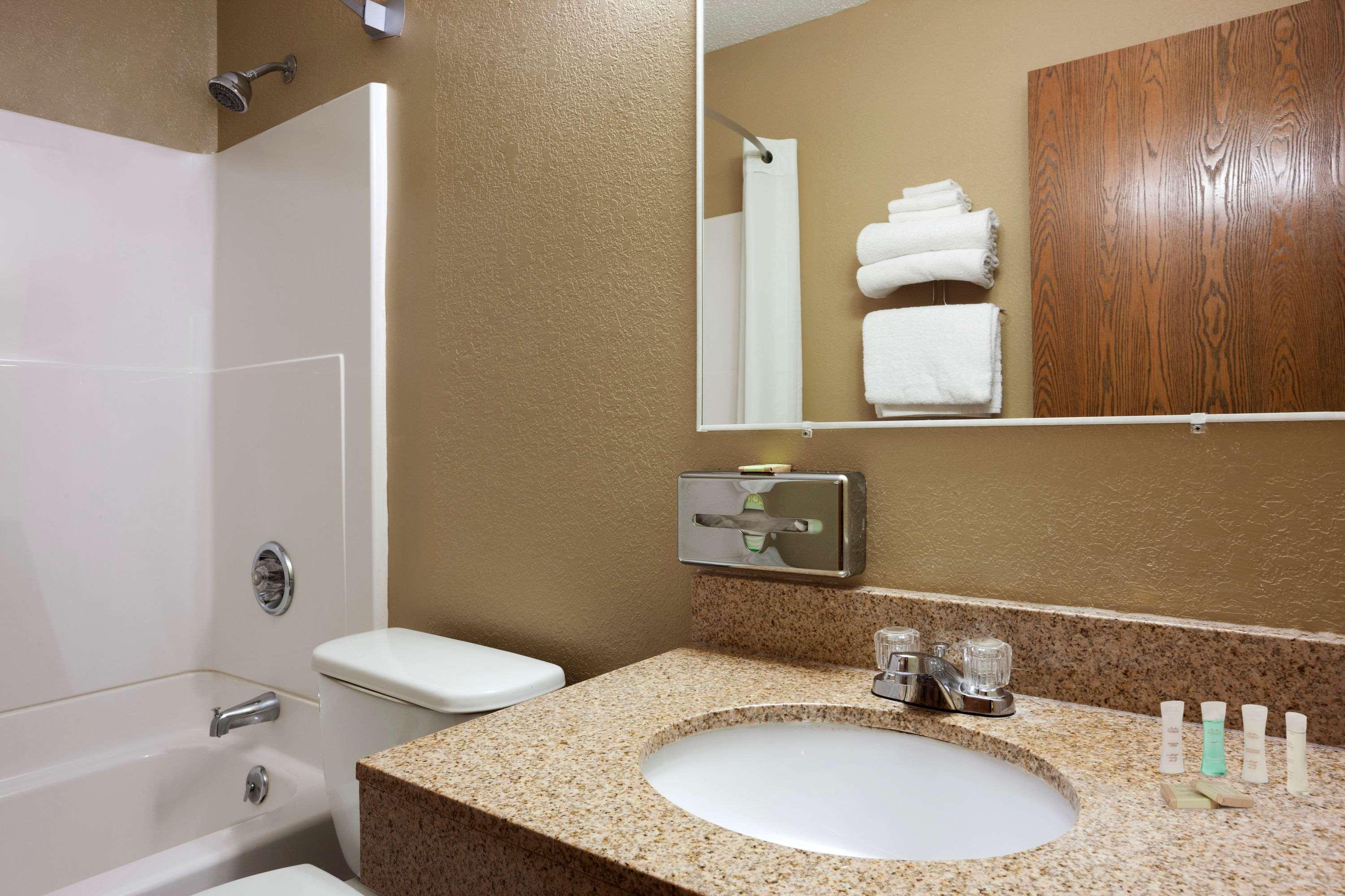 Super 8 By Wyndham Pulaski Extérieur photo